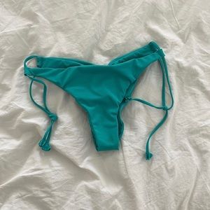 Lululemon bikini bottom size 2